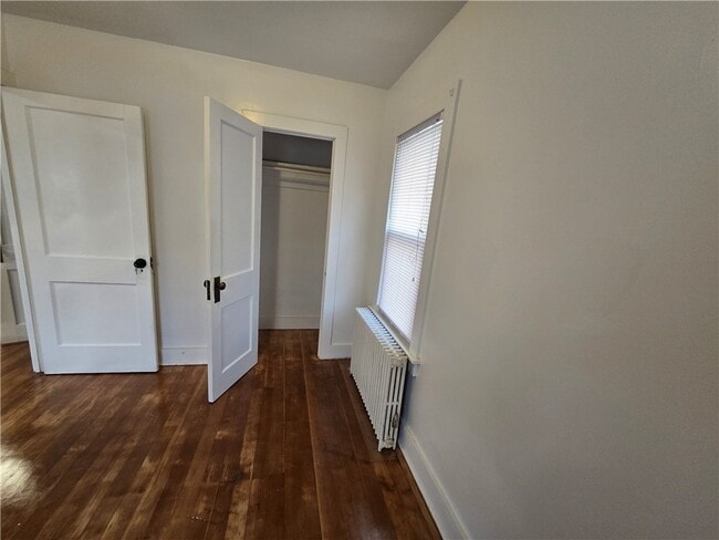 Building Photo - 39 Maple St