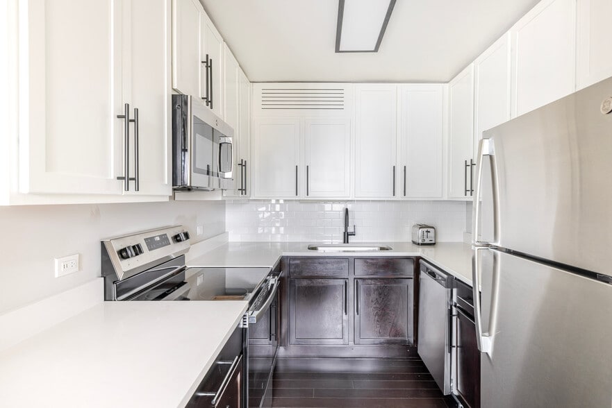 Building Photo - 77 W Huron St