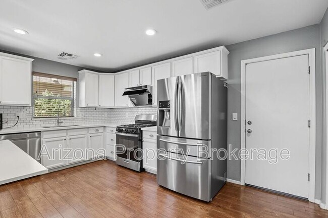 Building Photo - 2258 S Buckaroo Trail