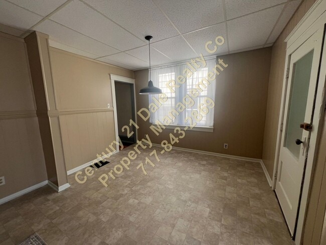 Building Photo - 3 Bedroom Home in Red Lion School District