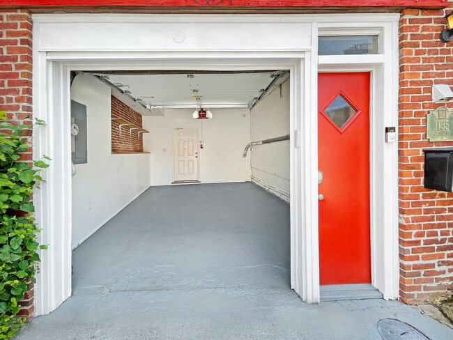 Building Photo - 1135 Olive St