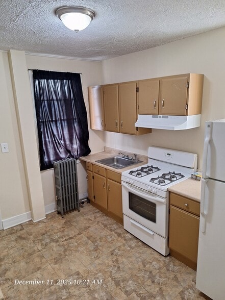 Kitchen - 5105 Belair Rd