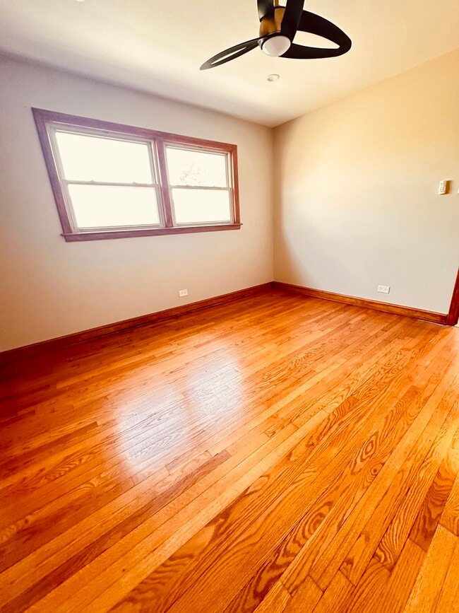 Building Photo - 2823 W 71st St