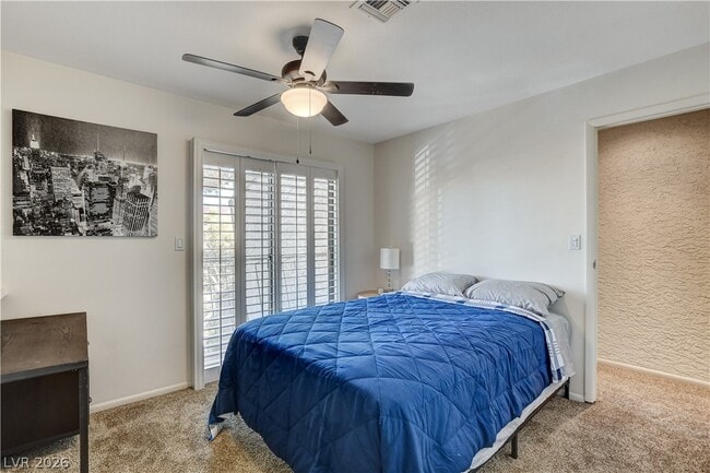 Building Photo - 3223 Pinehurst Dr