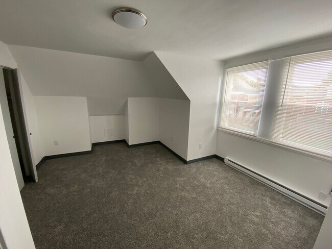 Building Photo - 130 S Bryant Ave