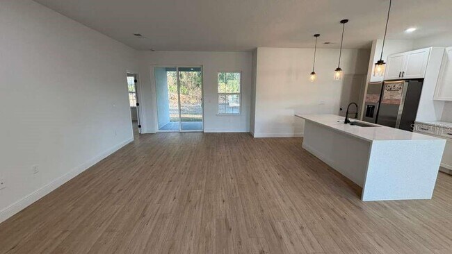 Building Photo - 2380 W Gardenia Dr