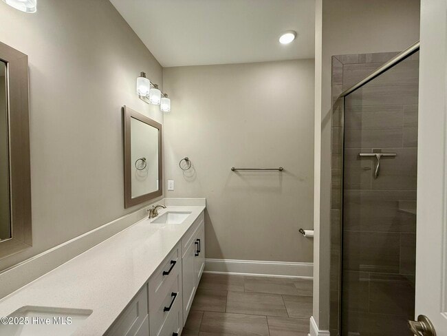 Building Photo - 204 Backspin Ln