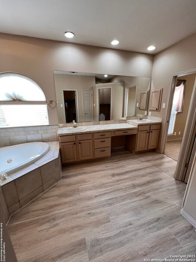 Building Photo - 4 Bedroom/3.5 bath The Vineyard Subdivision