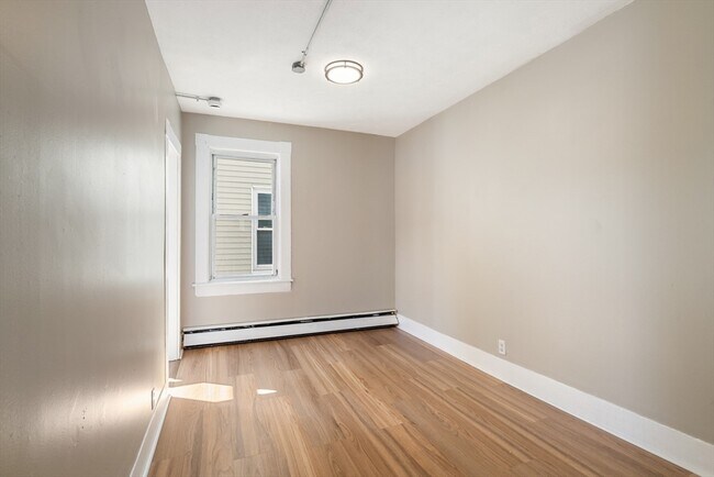 Building Photo - 50 Common St