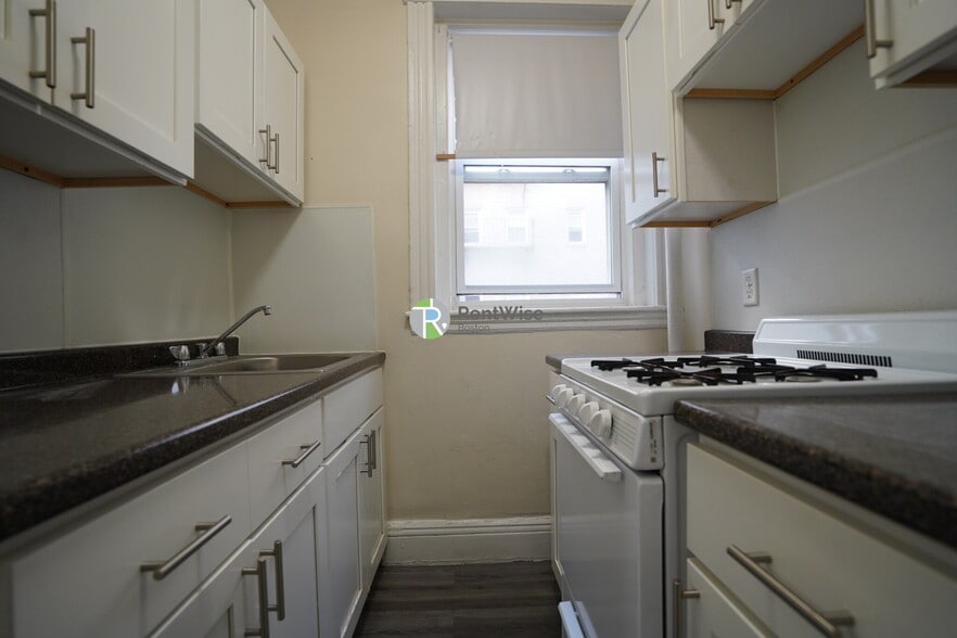 Building Photo - 1185 Boylston St