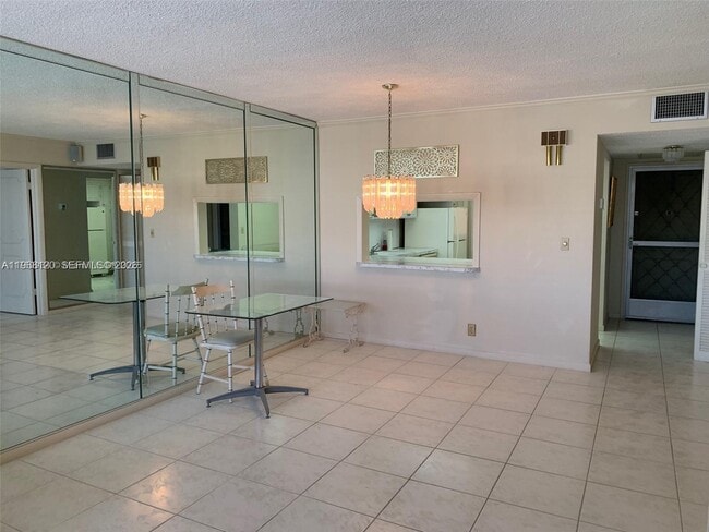 Building Photo - 215 SE 3rd Ave