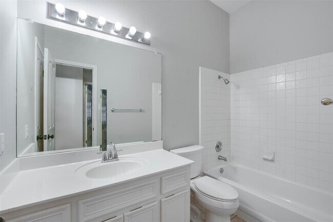 Building Photo - 1810 Coral Dr