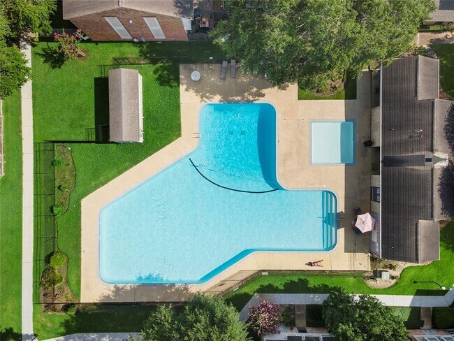 Building Photo - 9308 Westwood Village Dr