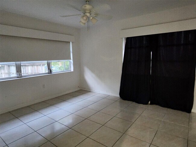 Building Photo - 7105 SW 84th Ave