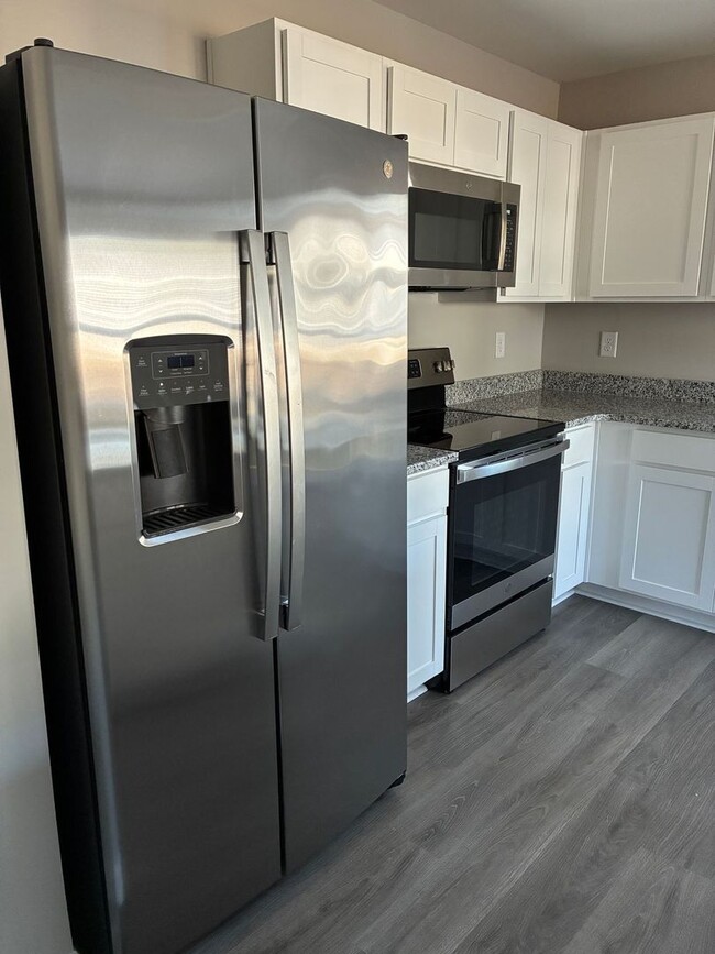 Building Photo - FORMER MODEL townhome at Villa Grande community