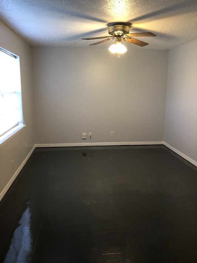 Building Photo - 700 Bonneville Dr