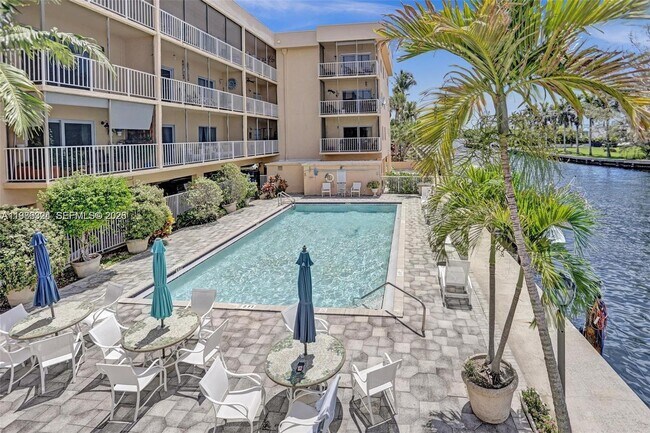 Building Photo - 2640 NE 135th St