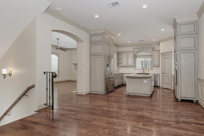 Building Photo - 514 Cortlandt St