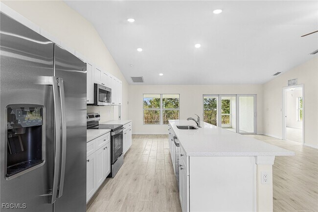 Building Photo - 3916 NE 9th Pl