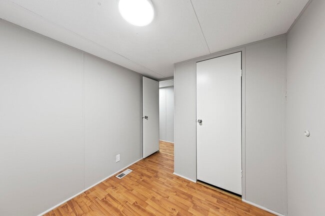 Building Photo - 700 Persimmon St