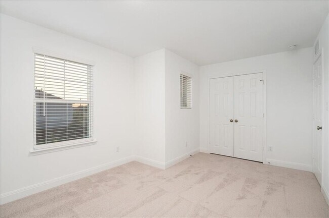 Building Photo - 1636 W Kerr Pass