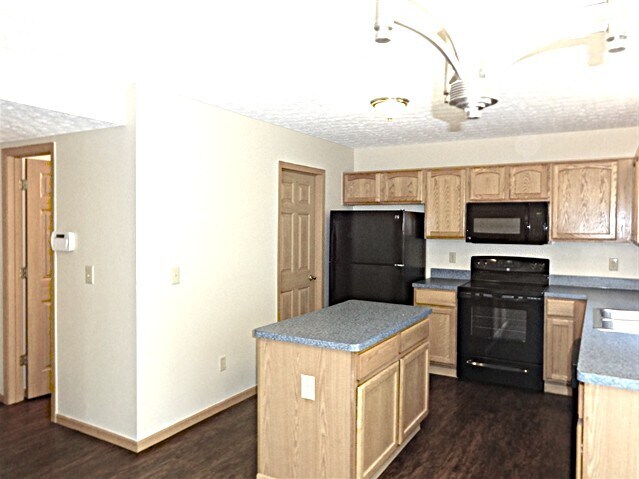 Building Photo - 7985 Meranda Dr