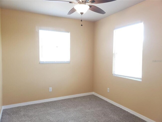 Building Photo - 1364 Fairway Dr