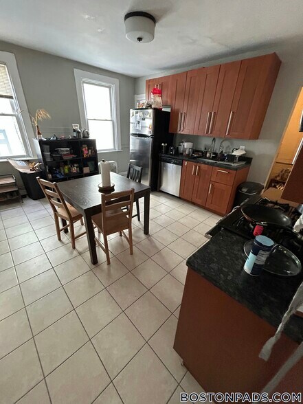 Building Photo - 273 Cardinal Medeiros Ave