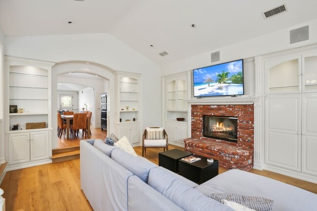 Building Photo - 308 Orchid Ave