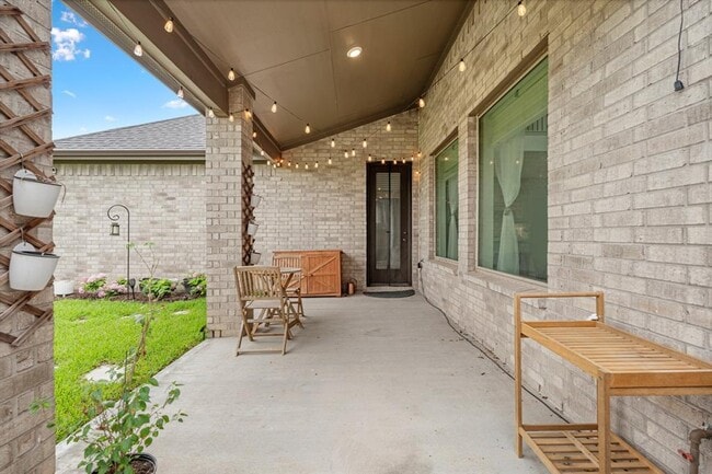 Building Photo - 29335 Red Rocks Pk Dr