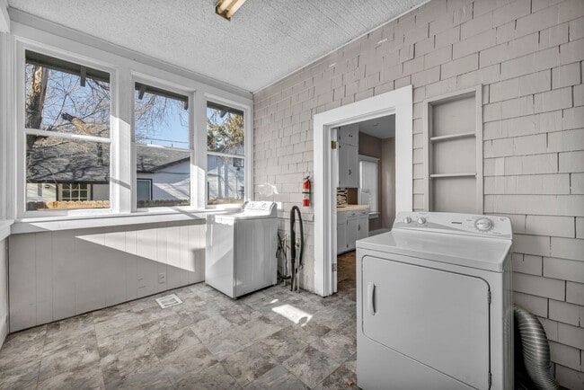 Building Photo - 1637 C St