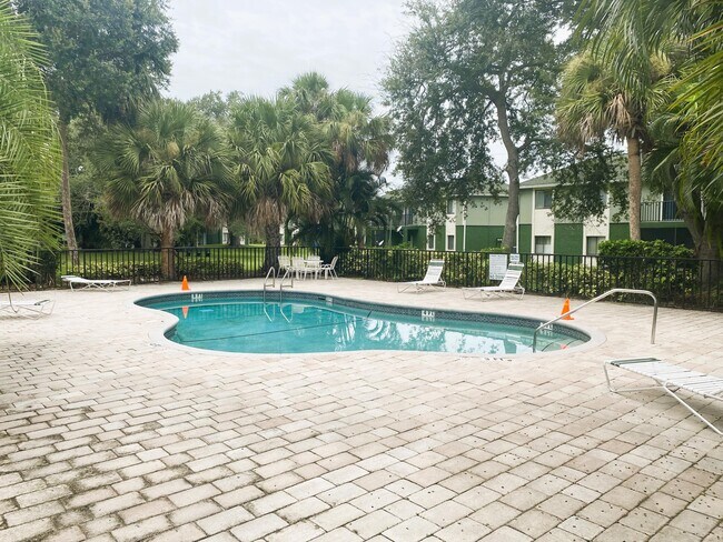 Building Photo - 2217 Flower Tree Cir