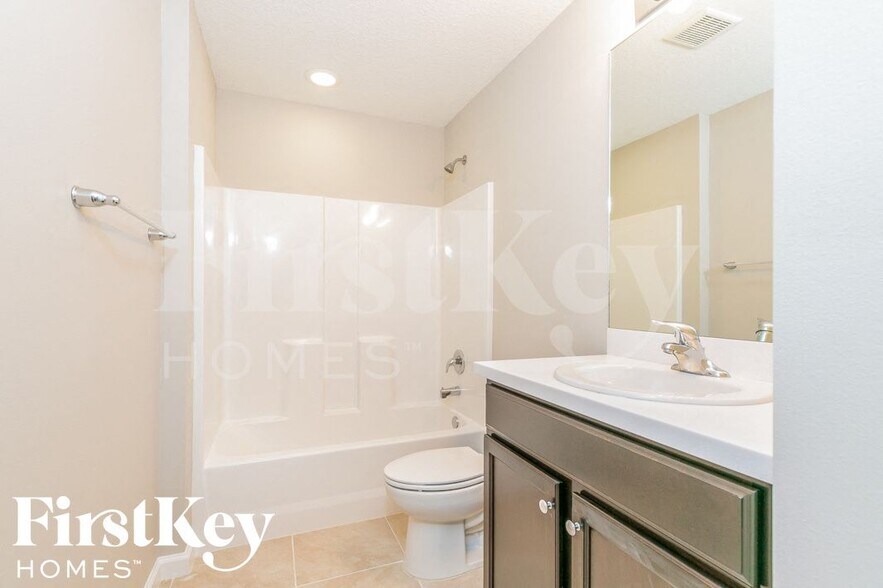 Building Photo - 1950 SW Sylvester Ln