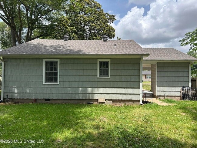 Building Photo - 1030 Sycamore St