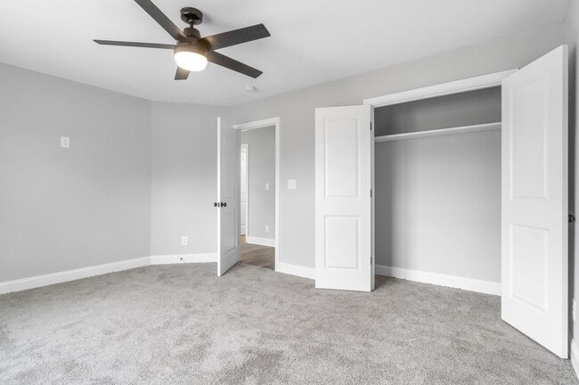 Building Photo - 4 Bedroom 3 Bath Pet Friendly Home For Rent Off Rossview Road!!