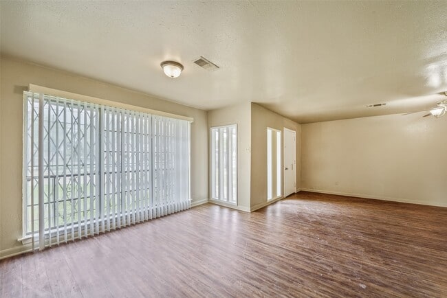 Building Photo - 5503 S Acres Dr