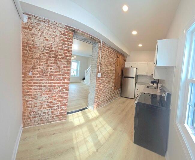 Building Photo - 225 N Main St