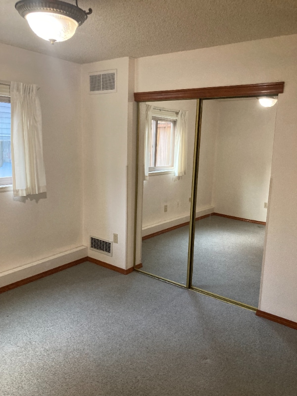 Building Photo - 28707 13th Ave S