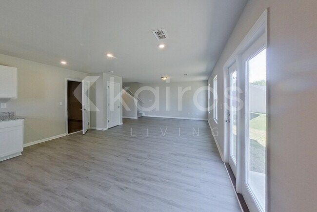 Building Photo - 248 York Ln