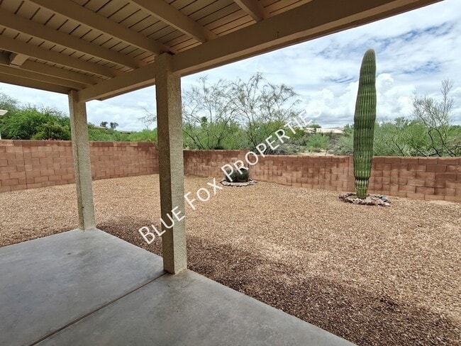 Building Photo - 710 W Calle Alta Loma