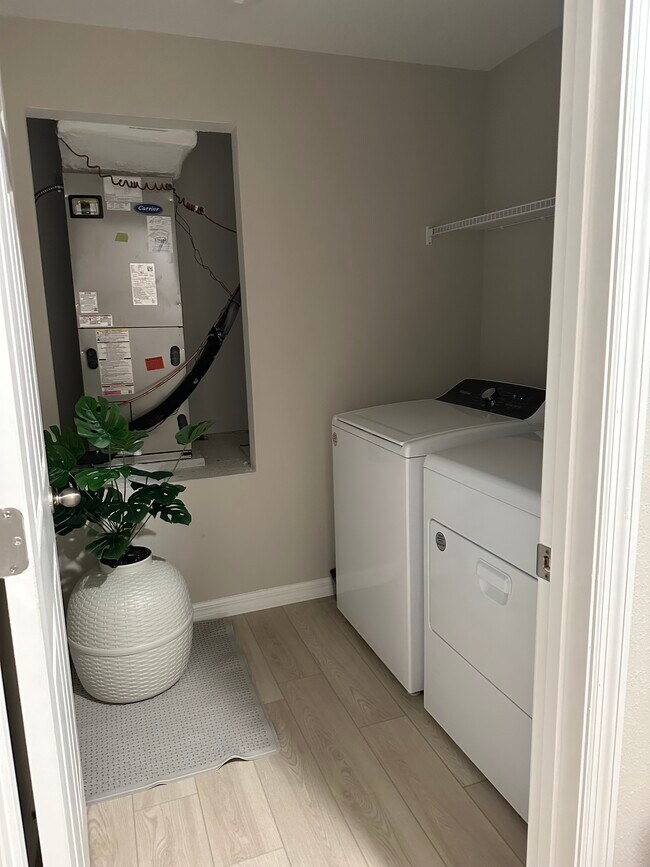 Laundry - 12755 Tannencrest Dr