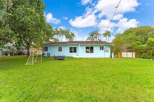 Building Photo - 149 Fern Way