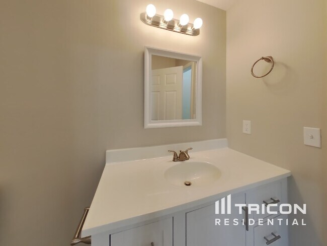 Building Photo - 3063 Ace Wintermeyer Dr