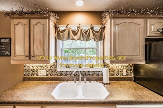 Building Photo - Madison/Rivergate Area - 3 Bedroom, 2.5 Baths