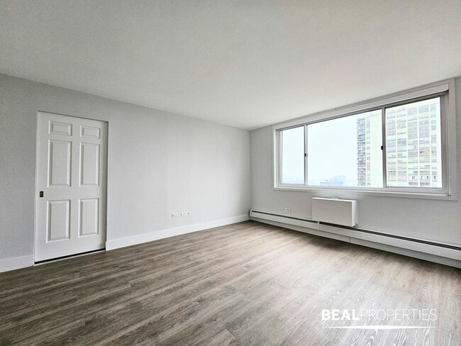 Primary Photo - 1342 N Dearborn St