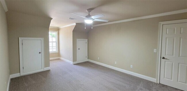 Building Photo - 606 Lakeshore Ct