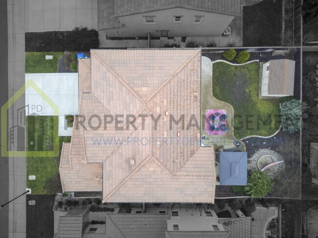 Building Photo - Spacious Elegance Awaits: 4-Bedroom Home with Hardwood Floors in Elk Grove!