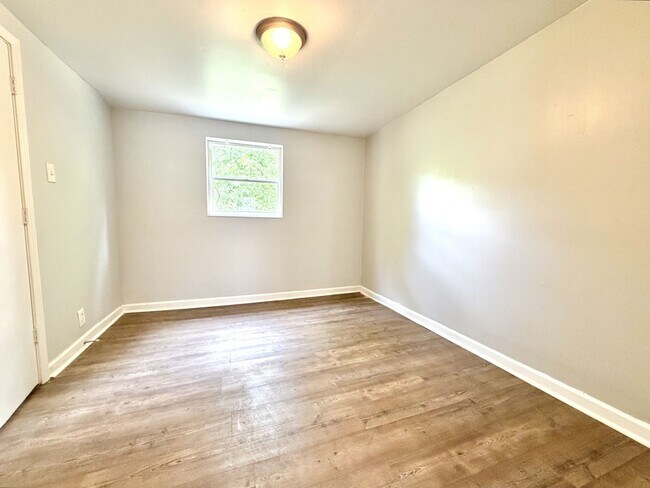 Building Photo - Hickory Hill Dr