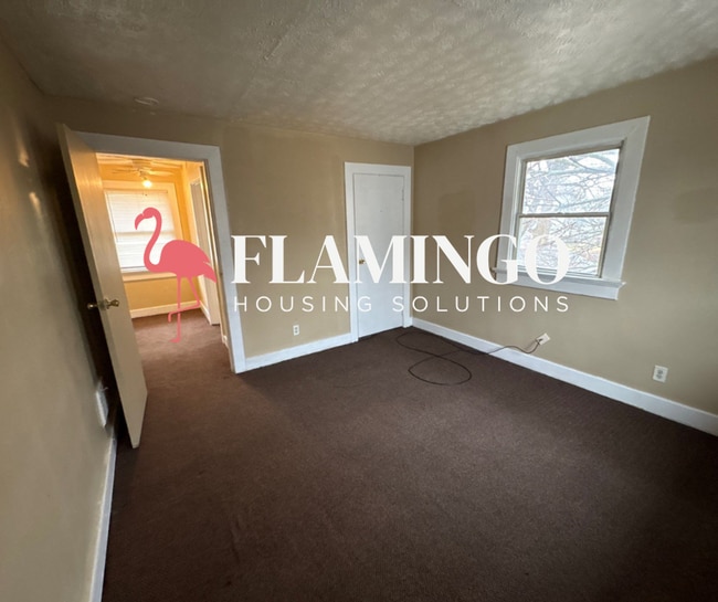 Building Photo - 725 Maplehurst Ave