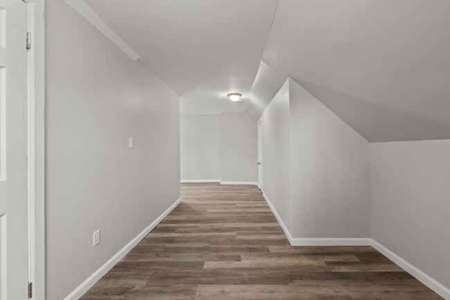 Building Photo - 12666 Cloverlawn Ave